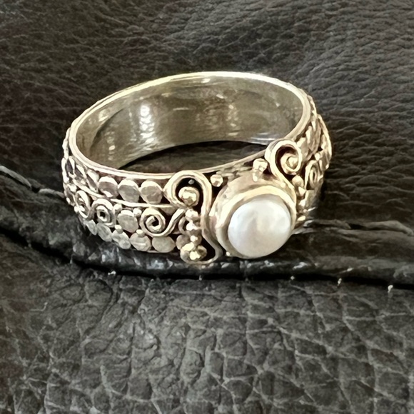 Sterling Silver Pearl Ring - Picture 8 of 11